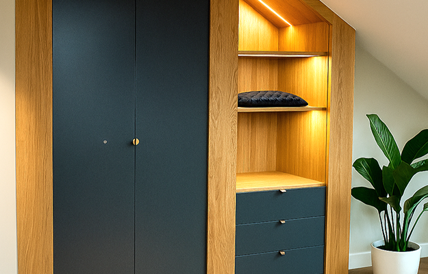 Innenausstattung Hotel Kleiderschrank Dachschräge