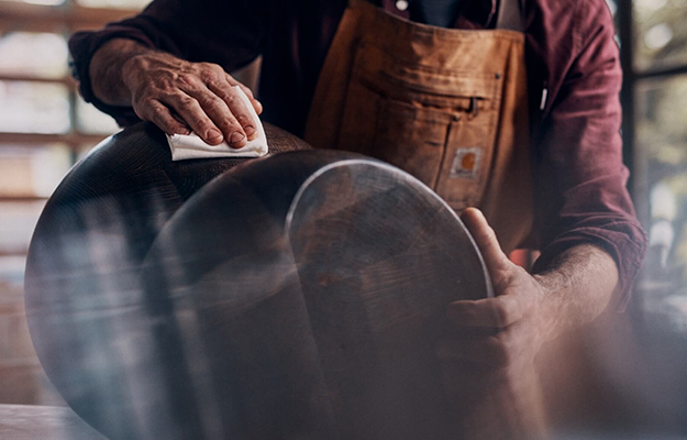 Tischlerei Pohl Pflege des Holzes - Polierung